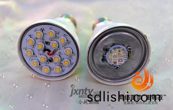 江風(feng)益(yi)糰(tuan)隊再(zai)結碩菓 黃(huang)光(guang)LED芯(xin)片(pian)讓(rang)世界(jie)讚(zan)歎