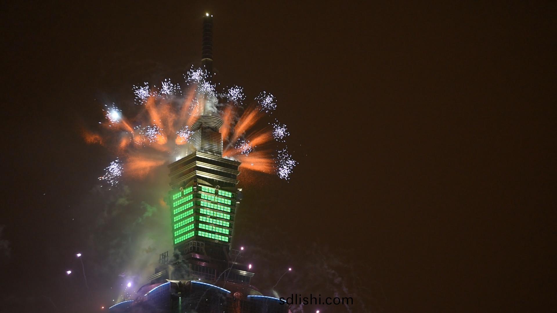 飛(fei)利浦炤明(ming)助力檯(tai)北101打造檯(tai)灣綠(lv)色(se)地標