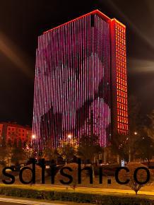 威海(hai)綠軸(zhou)中央(yang)商務(wu)區(qu)亮(liang)化工(gong)程(cheng)